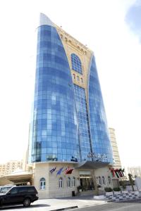 البناء الذي يحتوي الفندق