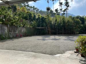 Taman di luar Shi Home 1639