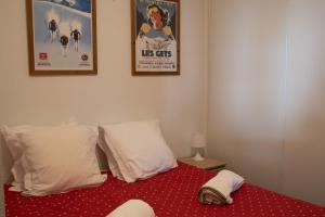 Łóżko lub łóżka w pokoju w obiekcie Apartment Les Alpages