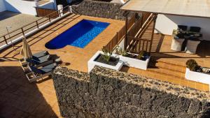 an overhead view of a swimming pool on a house at Villa DaVinci - Playa Blanca in Playa Blanca