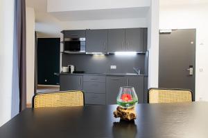 Kuchyň nebo kuchyňský kout v ubytování Das ELB Boardinghouse Hotel Restaurant