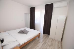 Postel nebo postele na pokoji v ubytování Vurk INN Paracin