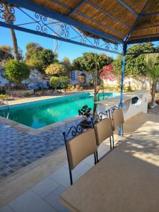 Bazén v ubytování Au jardin d’Aghir: Villa arborée, avec piscine privée sans vis à vis! nebo v jeho okolí