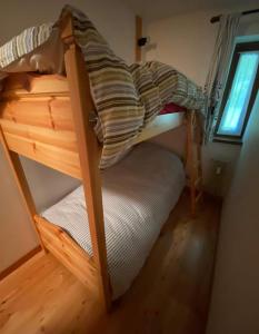 Wood apartment in Canin ski resort tesisinde bir ranza yatağı veya ranza yatakları