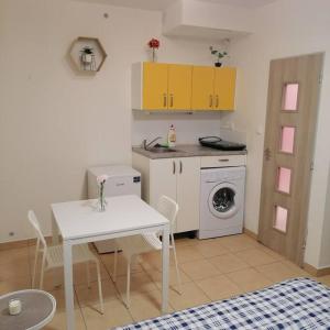 Fotografie z fotogalerie ubytování Basement flat in the city center!! v Praze + 5 fotografií