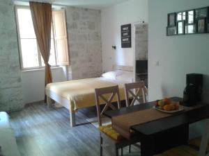Postel nebo postele na pokoji v ubytování Apartments Mila