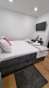 Postel nebo postele na pokoji v ubytování PLACE 4 U Studio Center