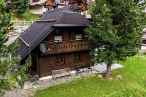 Das Gebäude in dem sich das Ferienhaus befindet
