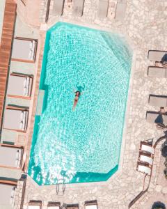 Bazén v ubytování Mythic Paros , Adults Only nebo v jeho okolí