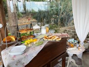 Jedlo v ubytovaní bed & breakfast alebo blízkom okolí