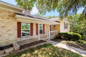 a home with a brick house at Yellow Stone: Chef's Kitchen, Patio & Location in San Antonio