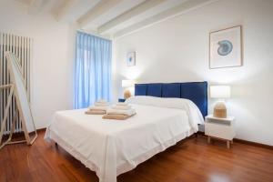 Ένα ή περισσότερα κρεβάτια σε δωμάτιο στο Turchese Apartment With Pool +17 φωτογραφίες