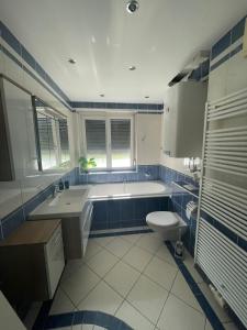 Ένα μπάνιο στο Sorinas Home WD5
