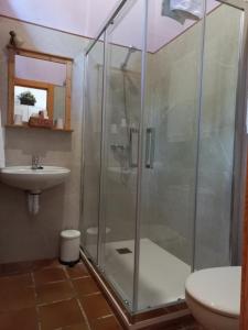 Un baño de Hotel El Jisu