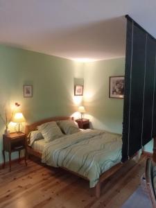 Posteľ alebo postele v izbe v ubytovaní Studio 45m2, à la campagne, à 15 mns du Puy en Velay