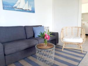 a living room with a couch and a table with a vase of flowers at Apartment Riko - accomodation "with" the Adriatic sea in Kampor