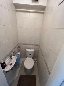 A bathroom at Summer Vibe Siofok