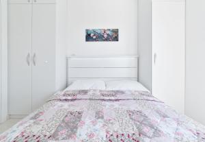 Posteľ alebo postele v izbe v ubytovaní Villa Aliara Jacuzzi Apartment