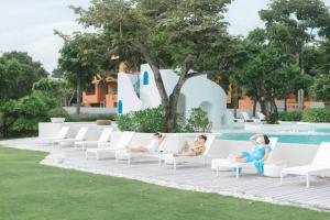 Bazén v ubytování Chelona Beachfront Huahin nebo v jeho okolí