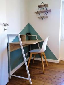 Łóżko lub łóżka piętrowe w pokoju w obiekcie Appartement moderne entièrement rénové