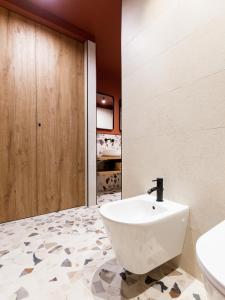 a bathroom with a sink and a bath tub at Cally Suite Room in Martina Franca