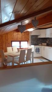 a kitchen and dining room with a table and chairs at Casa vacanze Portigliatti: Elegante mansarda... in Cogne
