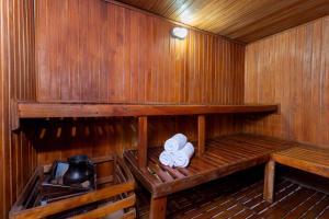 a sauna with two towels and a pitcher in it at Hotel Madisson Inn Luxury By GEH Suites in Bogotá