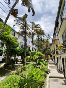 a street with palm trees and buildings at Apartamento Quintas de San Javier in Medellín