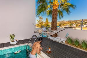 Bazén v ubytovaní PALM BEACH HOME alebo v jeho blízkosti