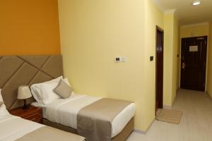 Postel nebo postele na pokoji v ubytování Grand Marino Hotel