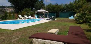 A piscina localizada em Quinta de Carvalhal - Casa de Campo ou nos arredores