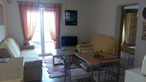 Fotografia z galérie ubytovania Apartments with a parking space Gornji Karin, Novigrad - 16610 v destinácii Gornji Karin + 14 fotografií