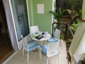 Vonkajšia záhrada v ubytovaní Apartments by the sea Podgora, Makarska - 16630