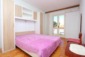 Posteľ alebo postele v izbe v ubytovaní Apartment Supetar 16656b