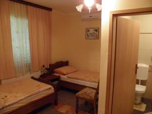 Kúpeľňa v ubytovaní Rooms with a parking space Draz, Baranja - 16701