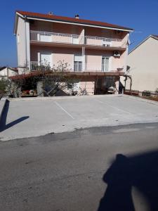 Fotografie z fotogalerie ubytování Apartments with a parking space Raslina, Krka - 16702 v destinaci Zaton