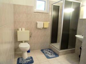 Koupelna v ubytování Apartments with parking space Banjol, Rab - 16647