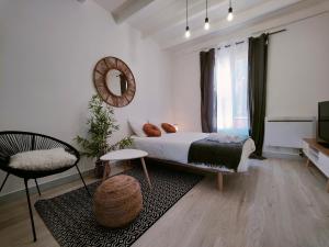 מיטה או מיטות בחדר ב-Studio cozy proche de Paris