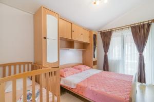 Posteľ alebo postele v izbe v ubytovaní Apartment Vir 16768b