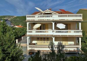 Fotografie z fotogalerie ubytování Apartments by the sea Banjol, Rab - 16638 v Rabu