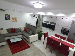 Kuchyň nebo kuchyňský kout v ubytování Apartments by the sea Podstrana, Split - 16793