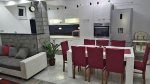 Kuchyň nebo kuchyňský kout v ubytování Apartments by the sea Podstrana, Split - 16793 + 9 fotografií