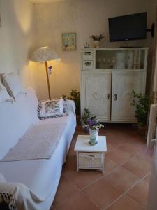 Posteľ alebo postele v izbe v ubytovaní Apartments by the sea Vir - Kozjak, Vir - 16734