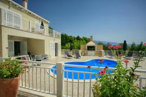 Kolam renang di atau dekat dengan Family friendly house with a swimming pool Sumartin, Brac - 16842