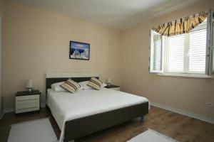 Katil atau katil-katil dalam bilik di Family friendly house with a swimming pool Sumartin, Brac - 16842