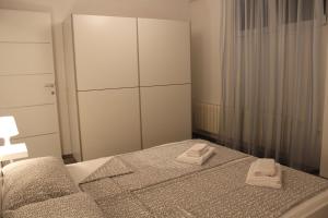 Posteľ alebo postele v izbe v ubytovaní Apartments with parking spaces Fazana - 16808
