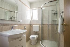 Fotografie z fotogalerie ubytování Family friendly house with a swimming pool Maslinica, Solta - 16782 v destinaci Grohote