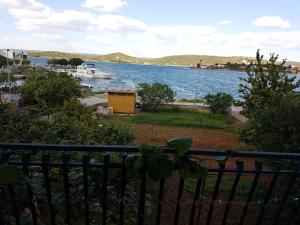 Fotografie z fotogalerie ubytování Apartments by the sea Bilice, Krka - 16689 v Šibeniku