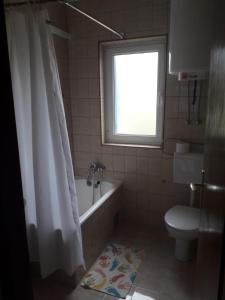 Ένα μπάνιο στο Apartment Barbat 16992b