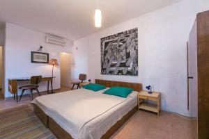 Posteľ alebo postele v izbe v ubytovaní Apartments by the sea Brela, Makarska - 16950